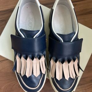Tod's Kiltie Leather Slip-On Sneaker Size 39 US9